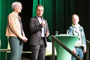 Veranstaltung der Gr&uuml;nen am 28. Februar 2026 in Mannheim mit (von links nach rechts) Elke Zimmer, Cem &Ouml;zedmir und Chris Rihm. Foto: Bernd Kittendorf, 2026