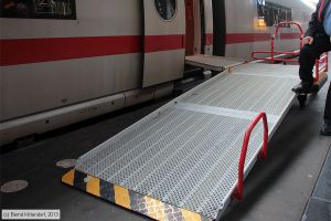 Rampen als Einstiegshilfen in Amsterdam Centraal