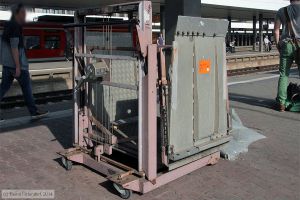 Ein Hublift in Mannheim Hauptbahnhof