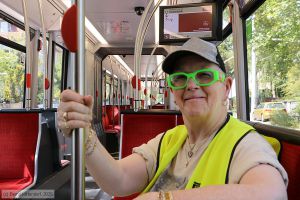 Claudia Kittendorf-Wolf in N&uuml;rnberg in einem Stra&szlig;enbahn-Triebwagen