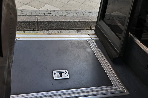 Der Spalt an der Bussteigkante, Foto: Bernd Kittendorf, 2026
